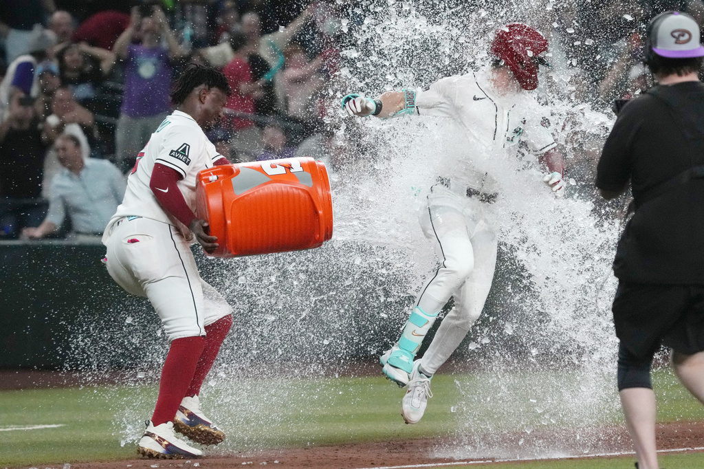 MLB(影)／響尾蛇台美混血球星「卡仔」炸裂驚天再見轟！賽後受訪直呼「不可思議」