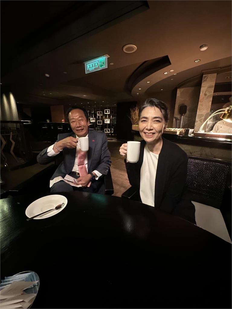 快新聞/郭台銘作東「藍白合」沒結果 賴佩霞深夜發聲:郭胸懷寬大非一般人