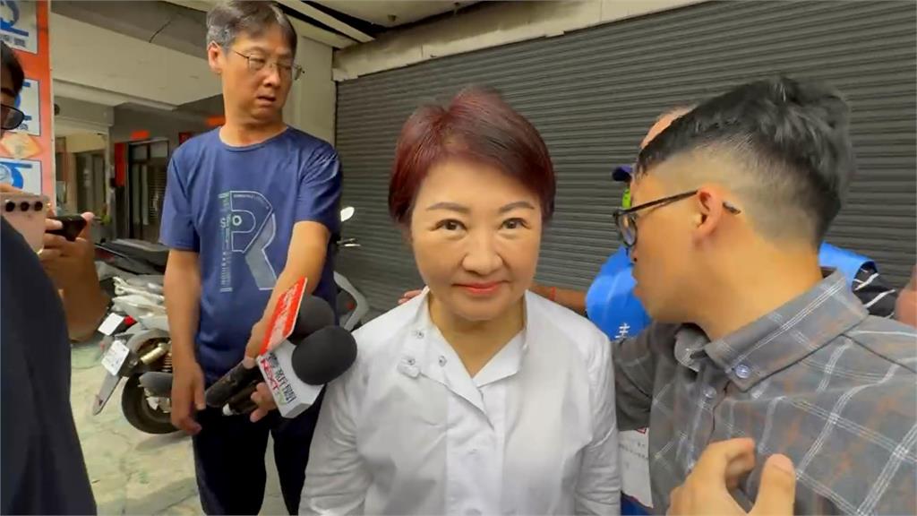 快新聞/插曲!投票突遇「激動男」陳情 盧秀燕未受訪搭車離開