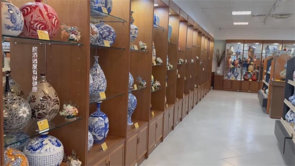 金門陶瓷廠攜手酒廠！　推消防栓造型酒「消火氣、除煩惱」