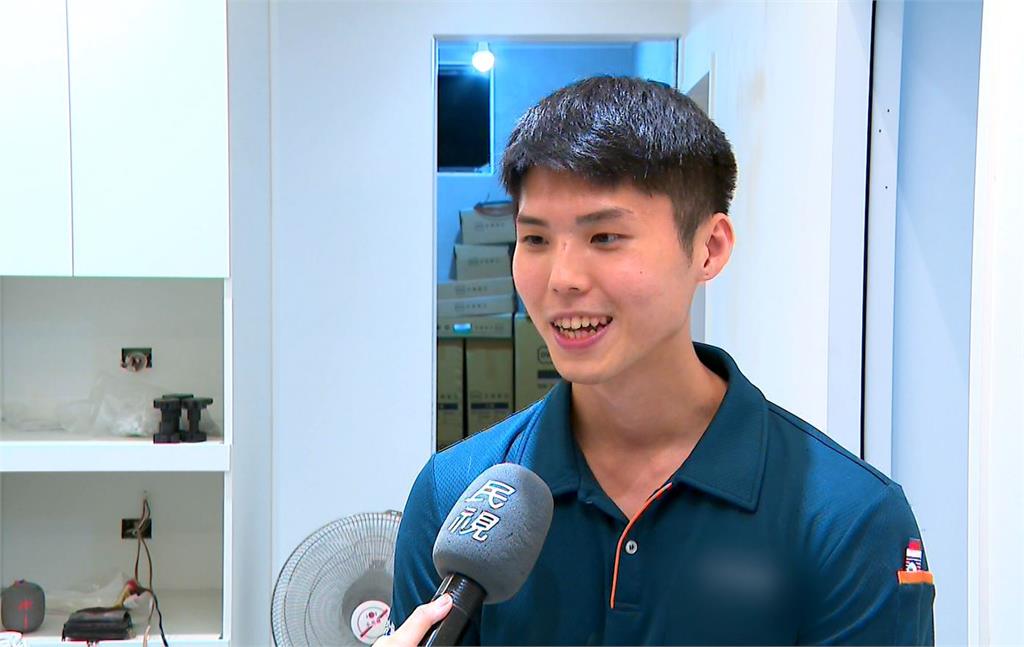 又壯又帥! 24歲冷氣師傅愛重訓 網友搶喊「我家冷氣也壞了」