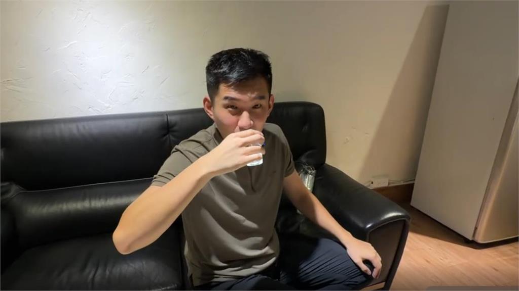 昔遭網嗆不敢喝「光電紅茶」！陳聖文「1秒喝全喝了」闢謠畫面曝光