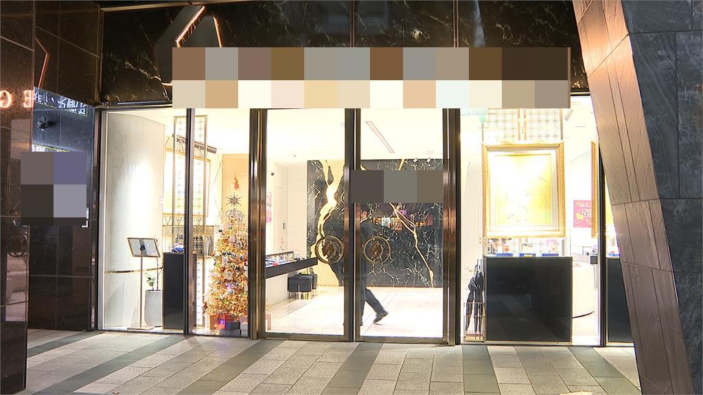 聖石前老董私生活流出…包養對象臀刺「XXX之奴」示忠！遭爆拍557部酷刑片