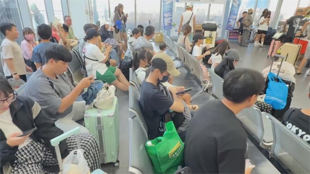 中秋連假衝外島　東琉線碼頭湧大批人潮提前開航