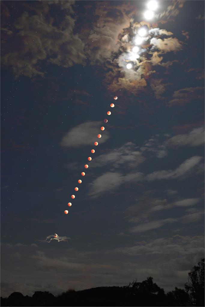 「元宵血月」露臉一小時 屏東完整記錄天文饗宴