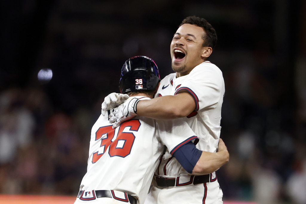 MLB(影)/菜鳥捕手生涯首支再見安來得正是時候 勇士延長賽險勝紅人