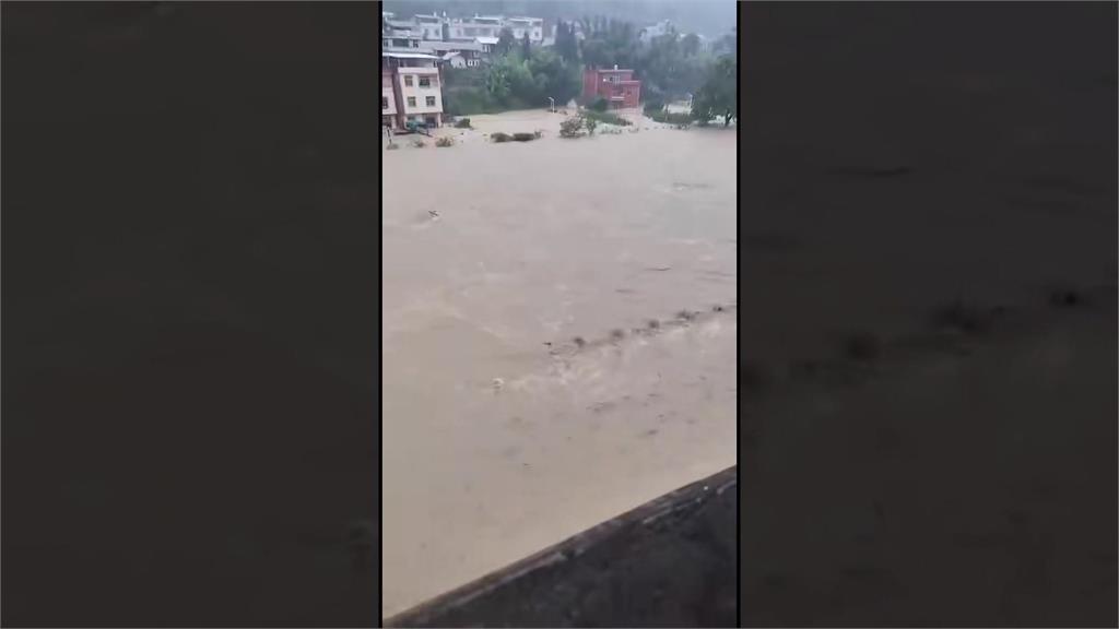 中國南方連日暴雨災情頻傳　多起山崩土石流、水淹到汽車滅頂
