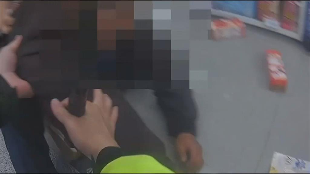 顧客嚇壞 ! 台中西屯男「安全帽亂砸貨架」大鬧藥妝店