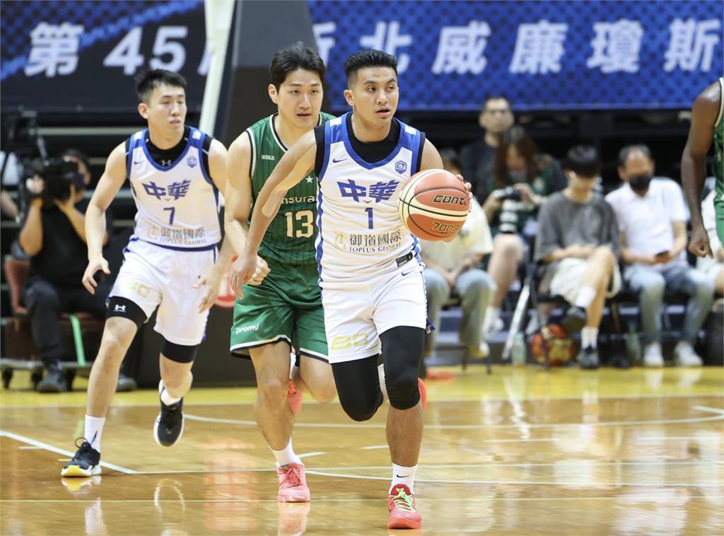 瓊斯盃/台灣藍、白都不敵美韓兩隊苦吞敗仗!季軍戰將上演「兄弟鬩牆」大戰