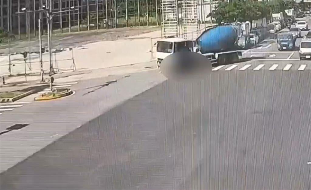 大園1天2起死亡車禍！　7旬婦、單車騎士命喪大車輪下