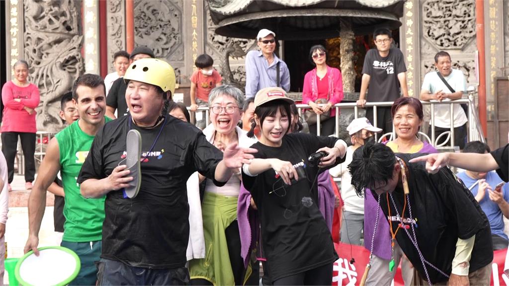 胡瓜錄影驚喊「幹什麼！」下一秒看見水桶拔腿就跑慌張畫面曝光