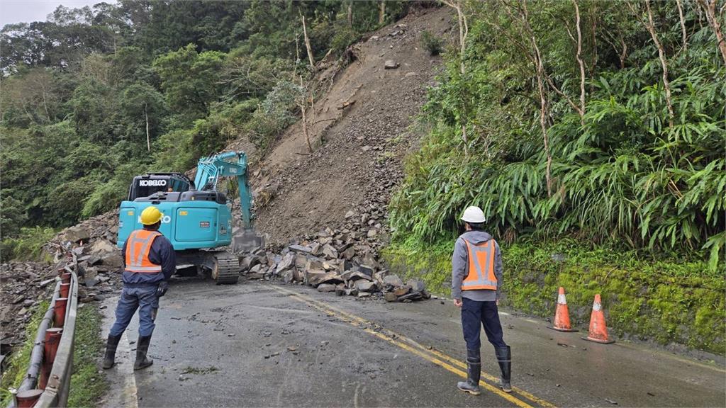 快新聞/遊客注意!太平山「宜專一線」凌晨落石中斷 下午恢復交通