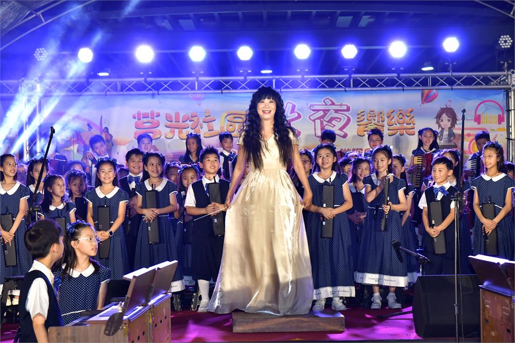 新北市「秋夜饗樂」音樂會，藍色星星燈海點亮夜空！