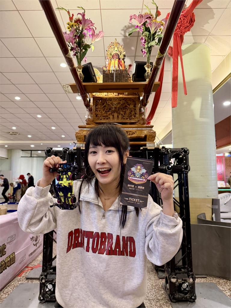 尬車也祈福!草爺、柯大堡號召 四驅車結合傳統信仰掀話題