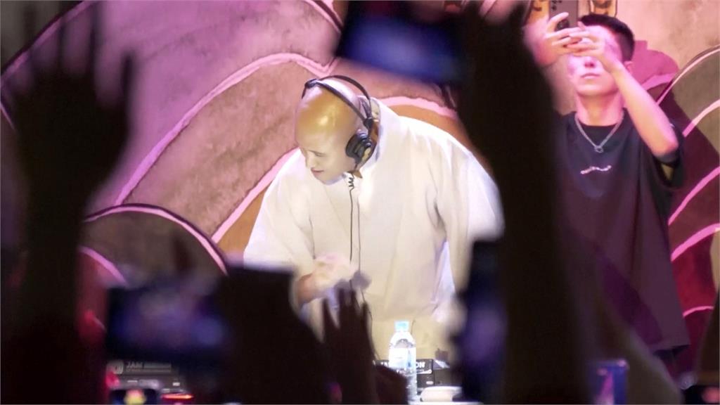南韓「燃燈節」邀DJ日進大師上台 動感電音弘法超吸睛