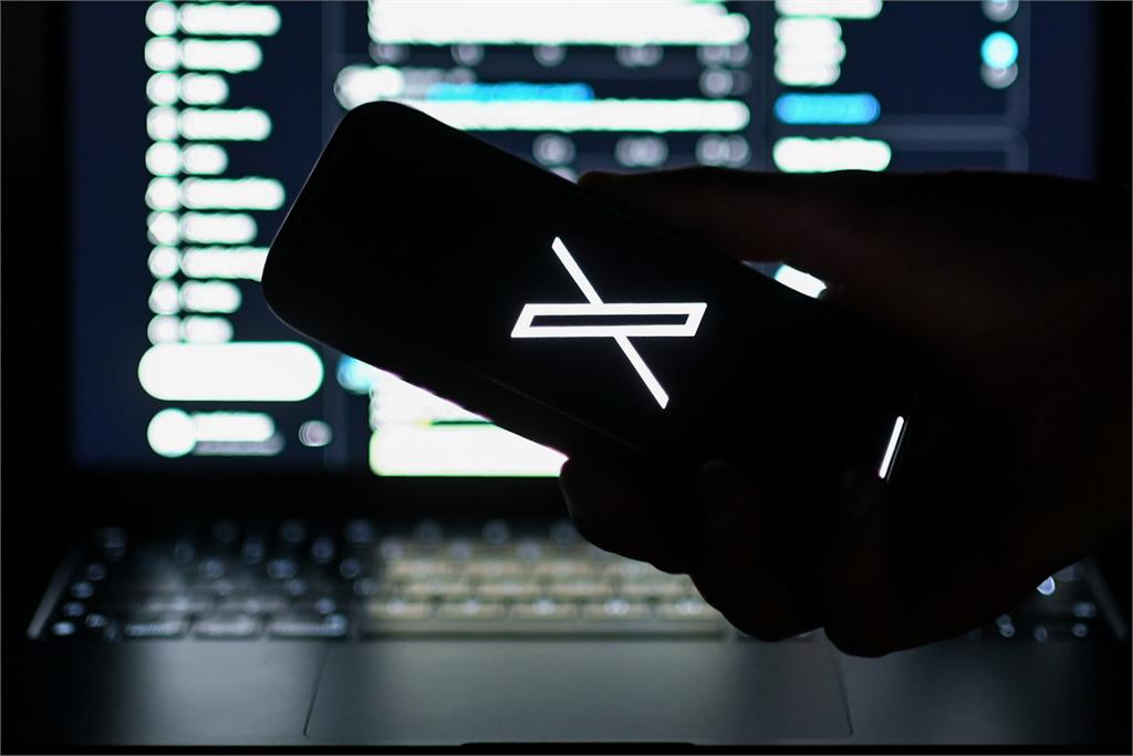 7裸男花290元「嗨玩多人趴」正要爽就被抓!運動到一半遭警突襲下場曝光