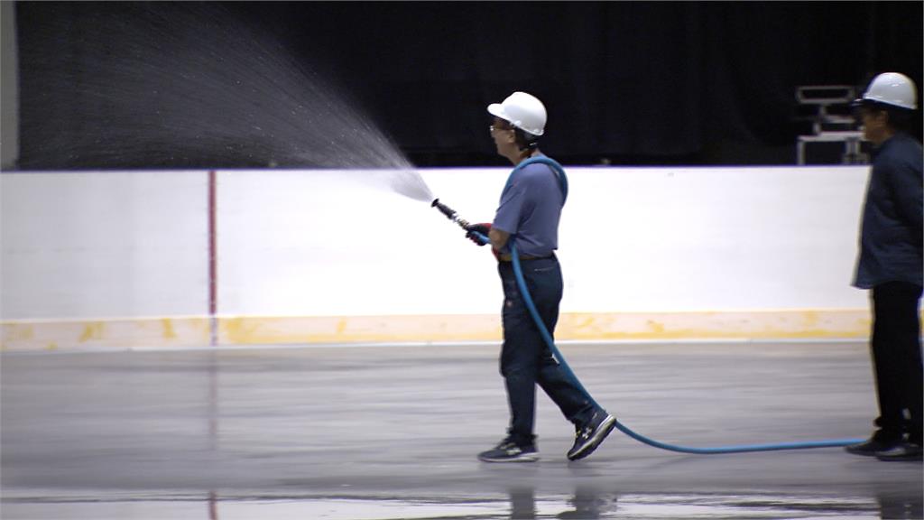 備戰世界青年花式滑冰錦標賽　韓國專業團隊對冰質要求高！直擊小巨蛋變冰宮