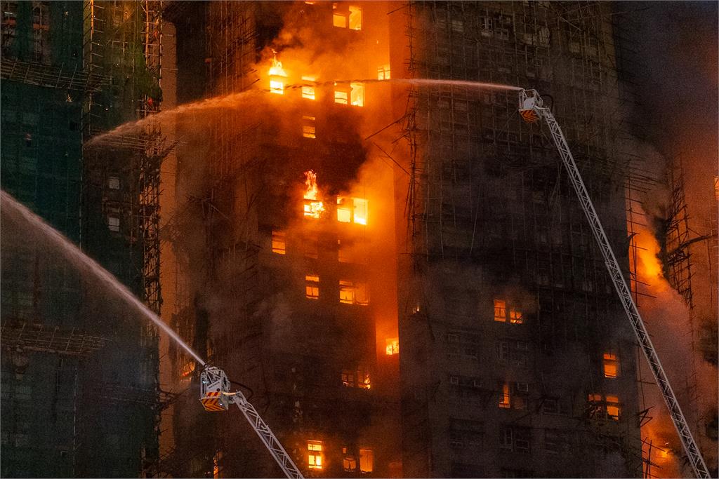 香港惡火13死「升至5級」7棟大樓成火海!杜汶澤「親吐11字」不捨發聲了