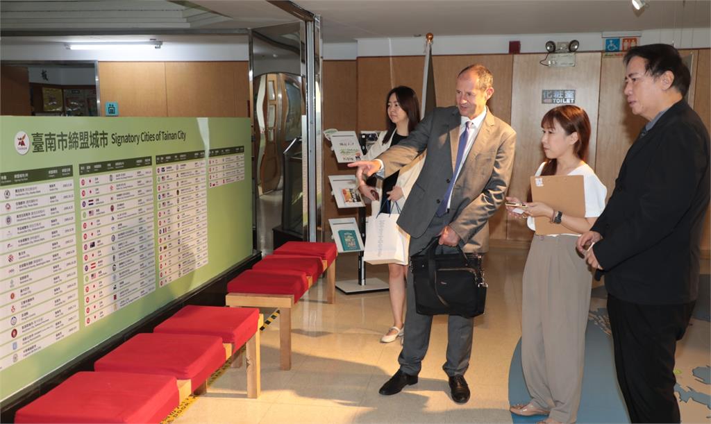 歐盟谷力哲處長拜訪黃偉哲 肯定民主人權價值與經貿合作潛力