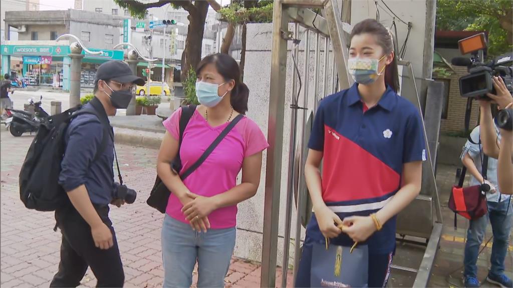 「國民女友」想好獎金怎麼用 羅嘉翎20萬回饋母校