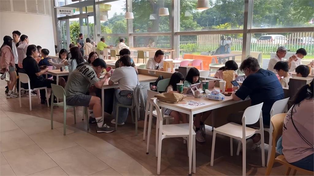 清水服務區湧入人潮 店家備貨量多3至4倍