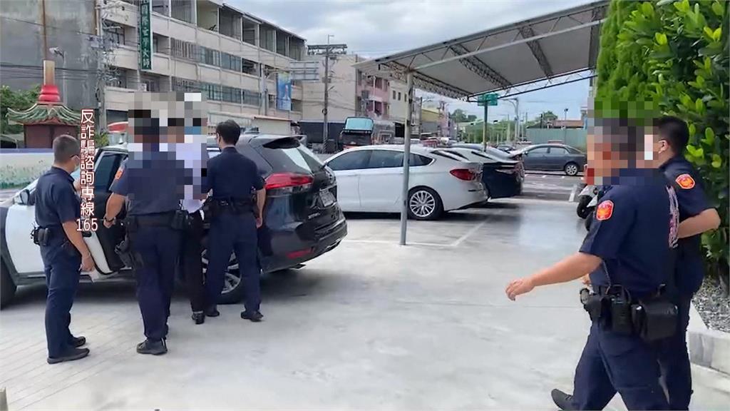 警方聯手被害婦人釣出車手 把風男子被盤查瞬間「影帝上身」