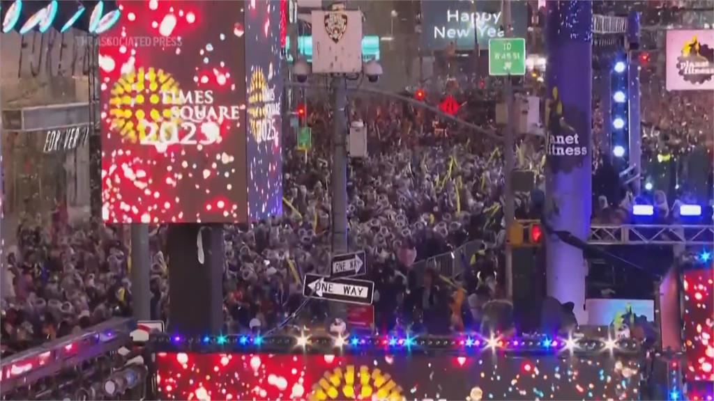 3C成癮？美國人不想跨年　不想出門　在家滑手機　追劇