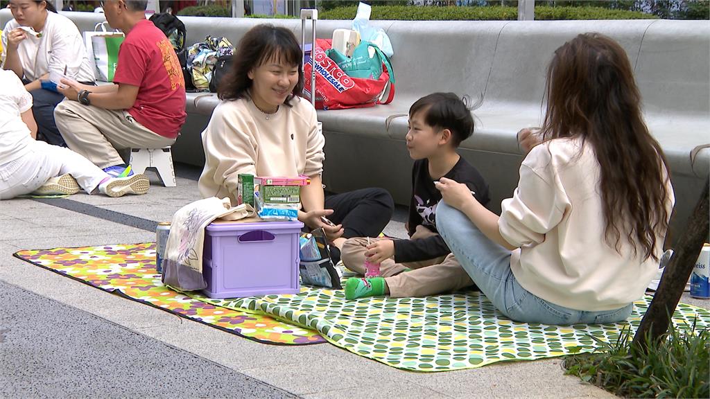 連假都市現野餐熱潮 花博、華山文創人潮滿滿