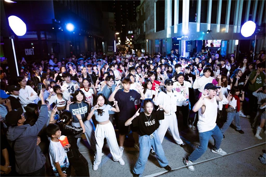 快新聞／演唱會經濟發威！18萬歌迷擠爆港都　帶動周邊商機「產值狂飆5億」