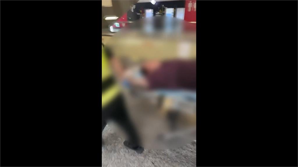 男子騎機車闖板橋車站　慘摔B1又衝月台臥軌