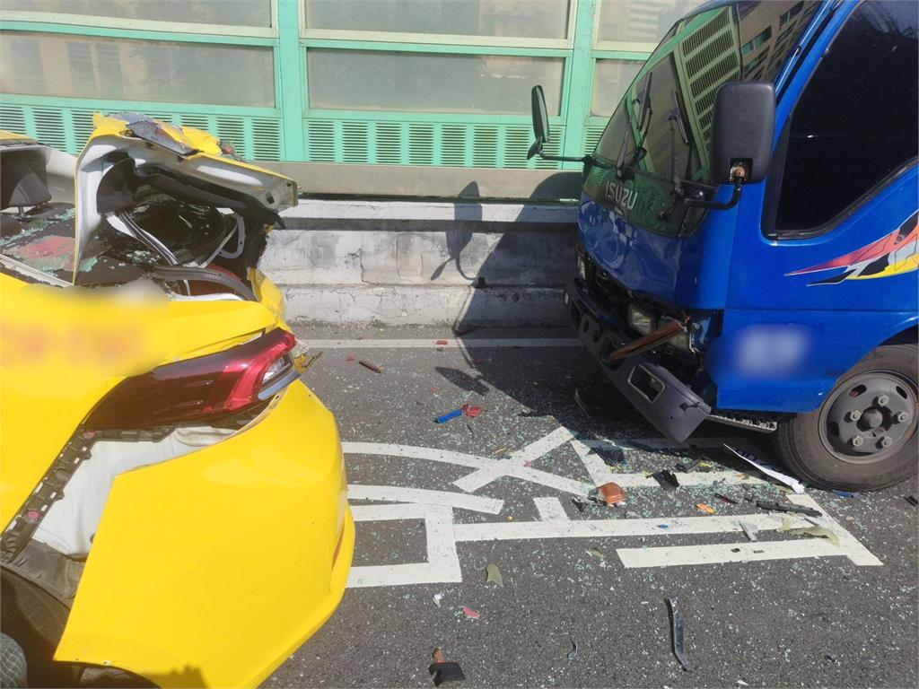 快新聞／北市建國高架3車事故　3男1女受傷送醫