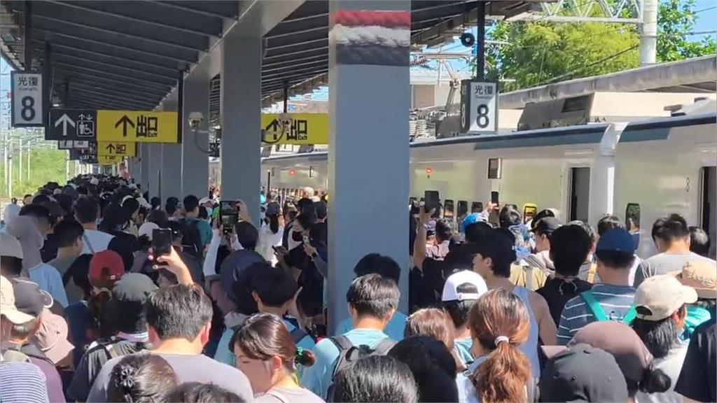 光復車站滿是「鏟子超人」！列車長「精神喊話」惹哭全網：有你們真好