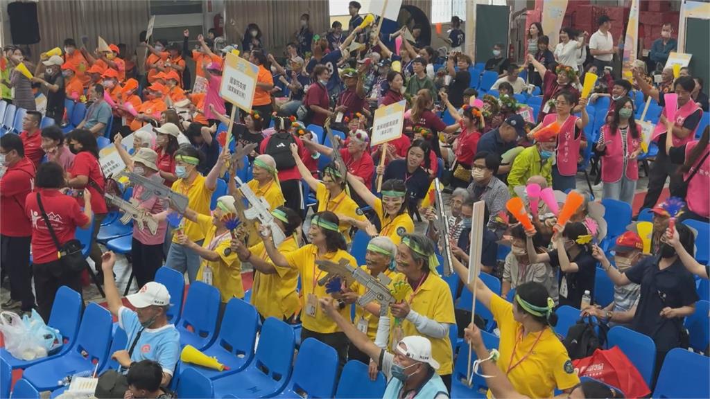 屏東縣日照運動會　阿嬤當「一日神射手」　長輩挑戰舉重