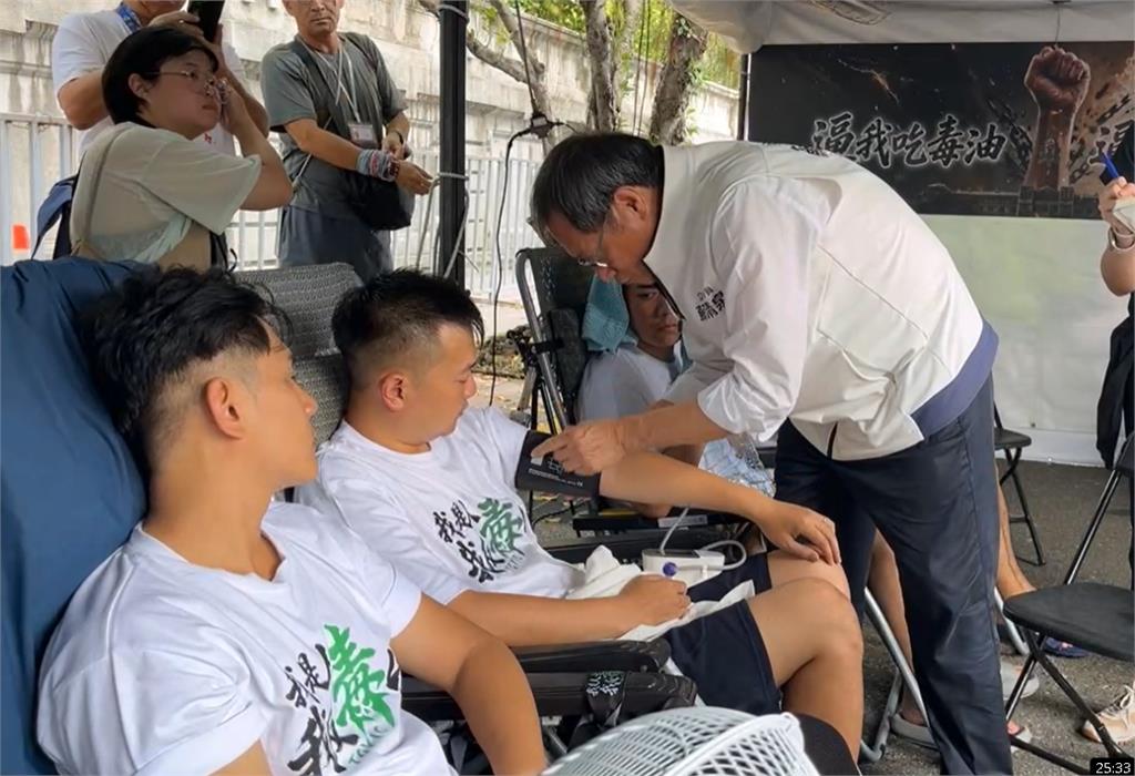 絕食小勇士