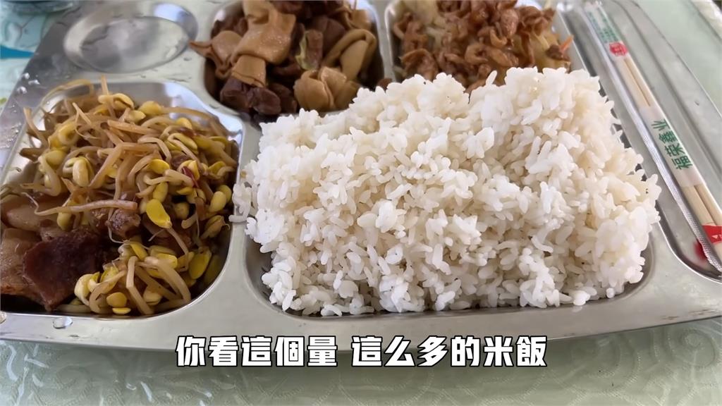配菜全肉只需35元！中國妻開箱綠皮火車便當　分量多得網驚：可以3人吃