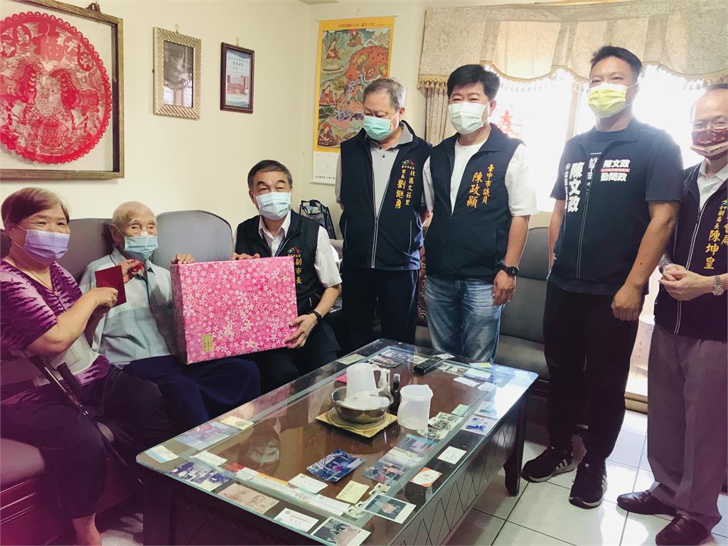 一輩子奉獻軍旅!台中102歲人瑞爺爺曝「長壽5秘訣」:少開冷氣