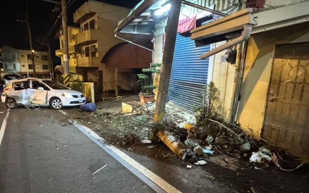 快新聞／彰化6高中生偷開車看夜景！疑挑釁重機失控撞電線杆　2人骨折