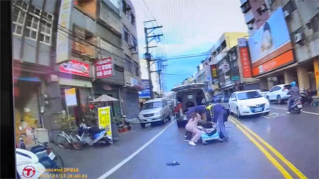 男昏迷車內「留一塊雞排」 巡邏警查違停意外救人