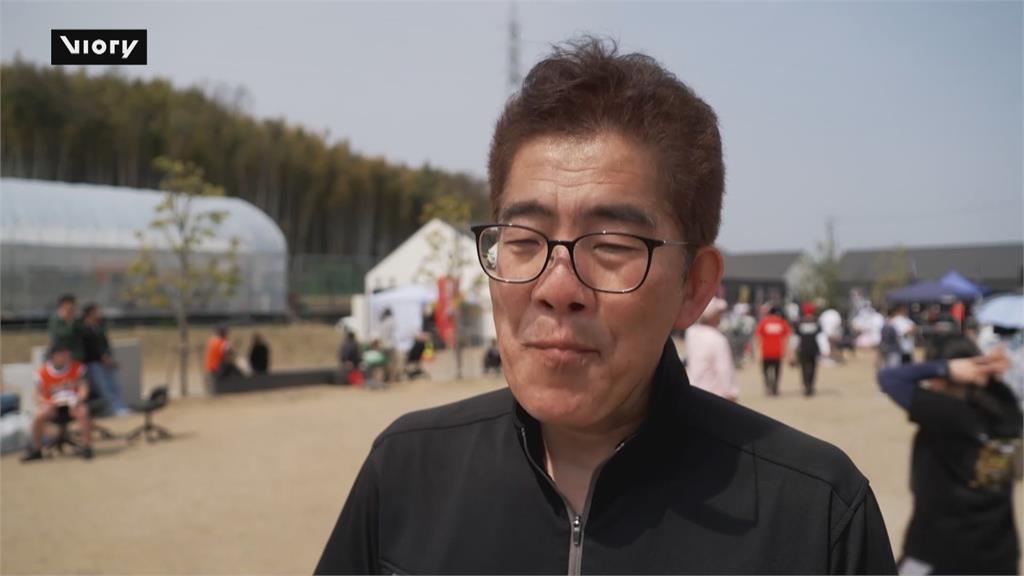 社畜版F1登場　日本辦公椅滑行大賽！