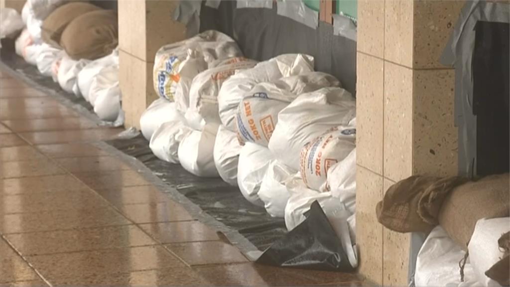 澳洲東岸迎51年來首個熱帶氣旋 外海掀破紀錄大浪
