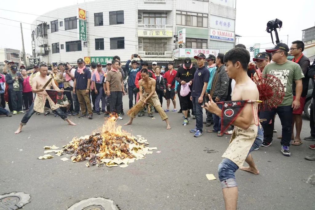 台灣廟世界／萬年香火：民間信仰中的香火觀