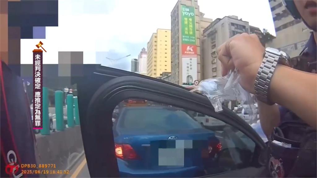 男子毒駕自撞忠孝橋護欄 3車遭波及!起獲喪屍煙彈、FM2