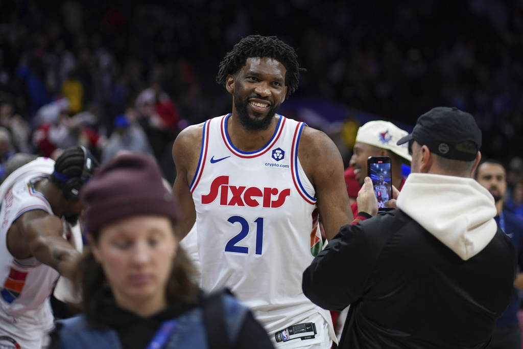 NBA(影)/七六人「鐵面人」不服女裁判判決險動手 連吞技術犯規遭驅逐出場