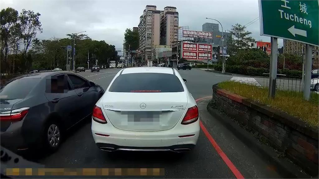 悚！國道行車糾紛　貨車駕駛竟撂人攔車猛砸