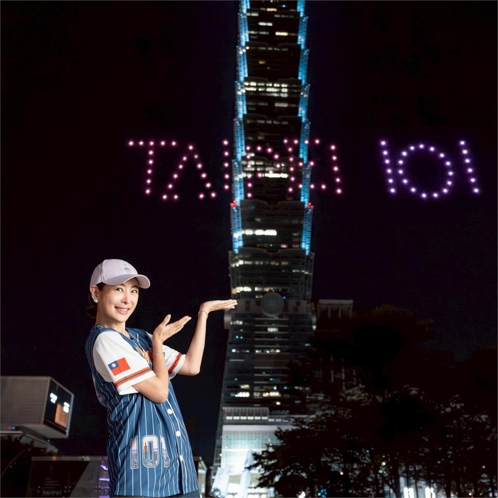 國慶煙火秀藏彩蛋「鏟子超人」飛上101夜空!賈永婕見1幕暴哭:玩死自己
