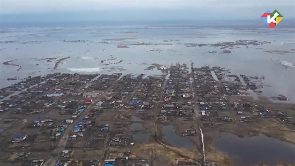 俄羅斯、哈薩克淹大水！　水壩潰堤3次、災民躲屋頂
