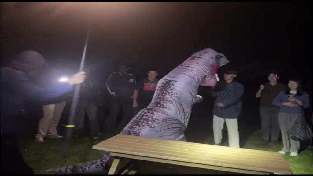 擎天崗野餐桌成打卡熱點 YT直播凌晨仍上千人觀看