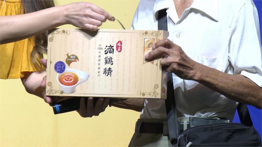 中秋送暖! 白家綺獻聲敬老餐會 送滴雞精幫長輩補身體