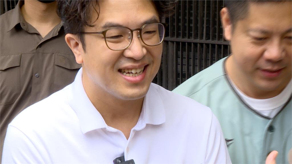 張景森讚有潛力成「帥男版蔡英文」　沈伯洋：小英是我學習對象