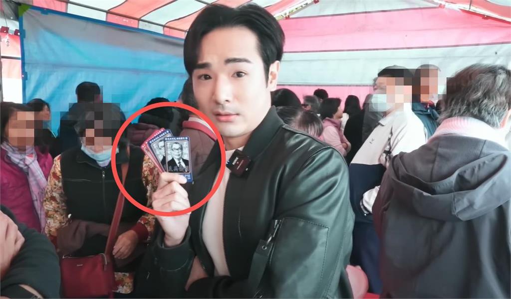 八炯正面對決國民黨總召!傅崐萁拒收「反共小卡」…他笑虧:收了會遭天譴